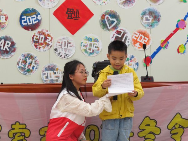 金配资 “我”，为什么到村里当志愿者？